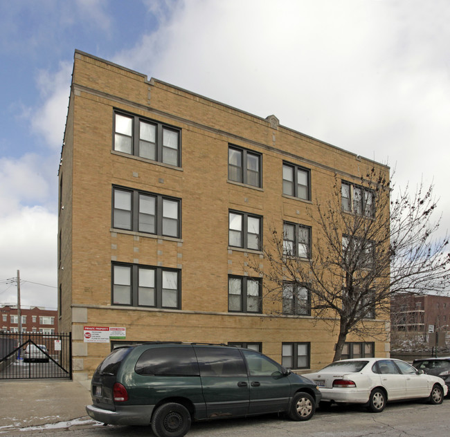 6146 N Ravenswood in Chicago, IL - Building Photo - Building Photo