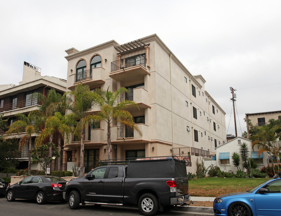 11749 Goshen Ave in Los Angeles, CA - Building Photo