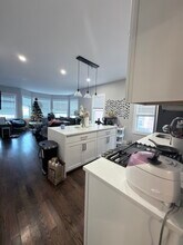 156 Hillside St, Unit 1 in Boston, MA - Foto de edificio - Building Photo