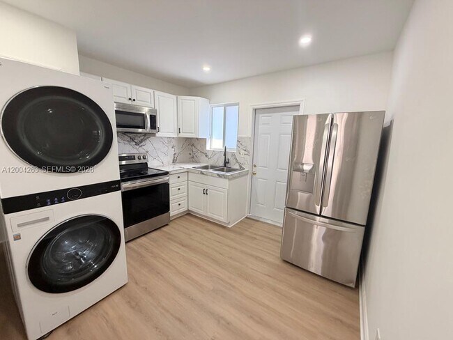 95-97-97 NE 168th St in North Miami Beach, FL - Building Photo - Building Photo