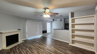 2120 El Paseo St, Unit 3103 in Houston, TX - Building Photo - Building Photo