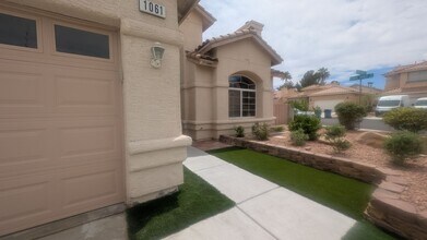 1061 Coral Desert Dr in Las Vegas, NV - Building Photo - Building Photo