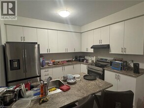 147 Gillespie Dr in Brantford, ON - Building Photo - Building Photo