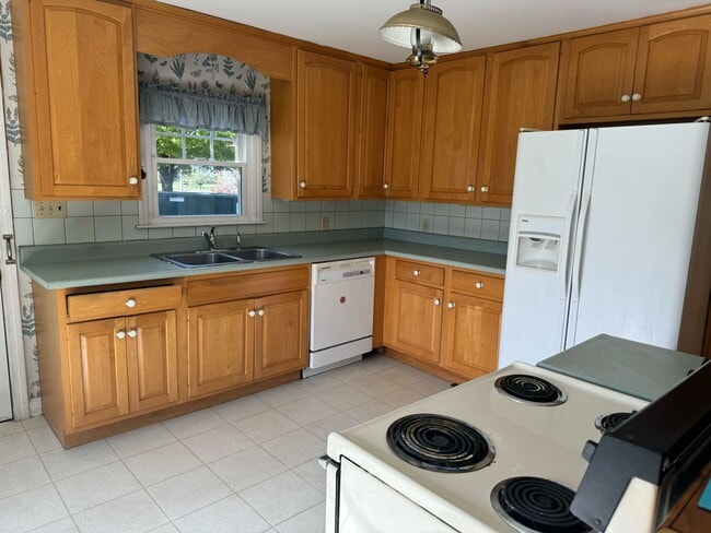 59 Orcutt Dr in Chester, VT - Building Photo - Building Photo