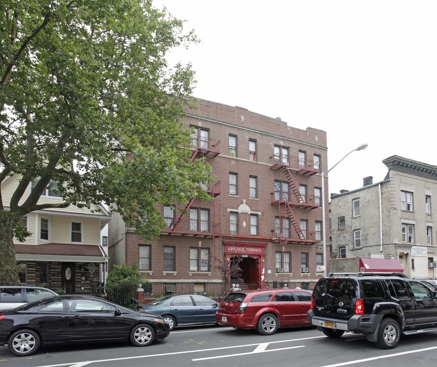 Lincoln Terrace in Brooklyn, NY - Building Photo