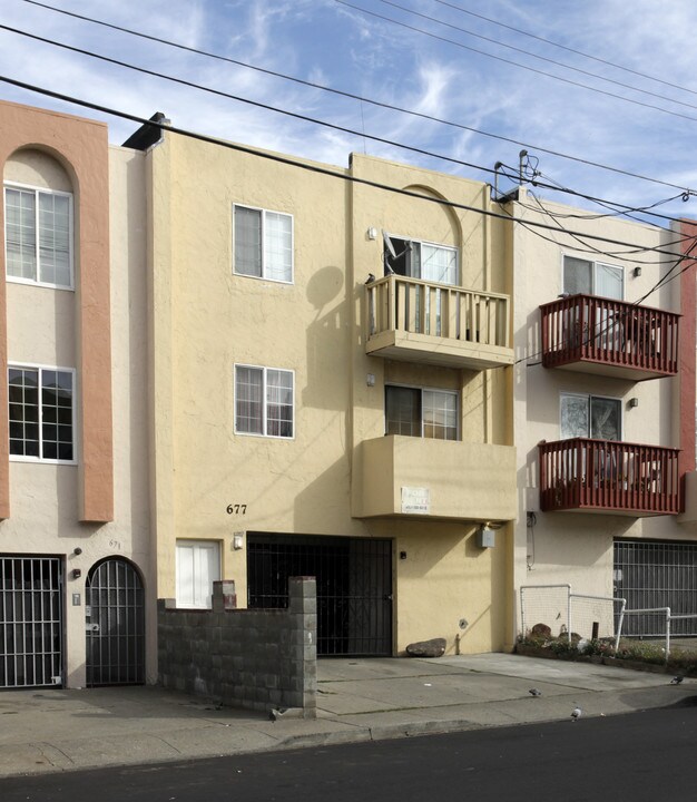 677 Villa St in Daly City, CA - Foto de edificio