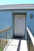 6241 Riverside Blvd in Sacramento, CA - Building Photo