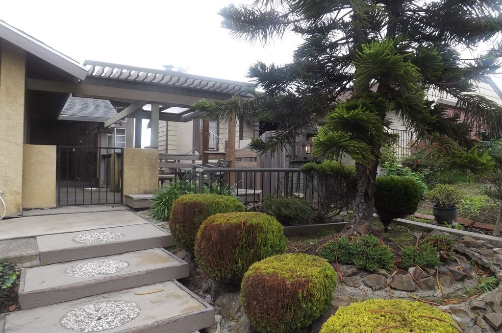 5215 Bayview Ave in Richmond, CA - Building Photo
