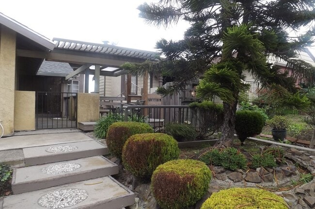 property at 5215 Bayview Ave