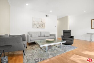 916 15th St in Santa Monica, CA - Building Photo - Building Photo