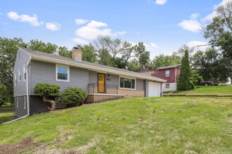 1218 Sunset Dr in Bellevue, NE - Foto de edificio - Building Photo