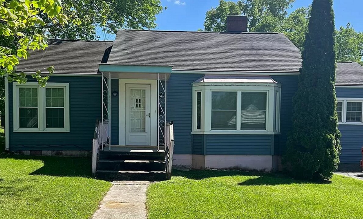 110 Morris St in Franklin, KY - Building Photo