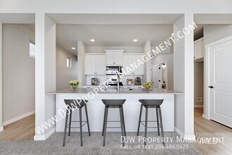 2351 E Danzee Dr in Boise, ID - Building Photo - Building Photo