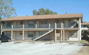 6 Apartments in Austin, TX - Building Photo - Building Photo