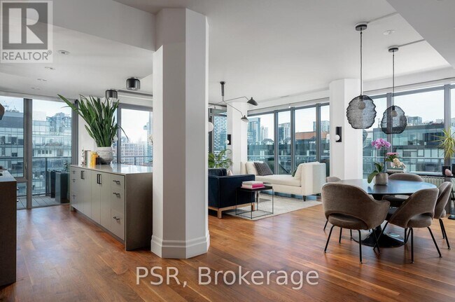 property at 95-1595 Bathurst St