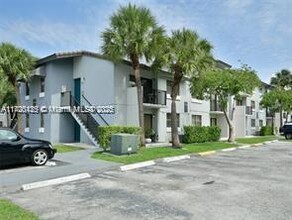 7180 NW 179th St in Hialeah, FL - Building Photo - Building Photo