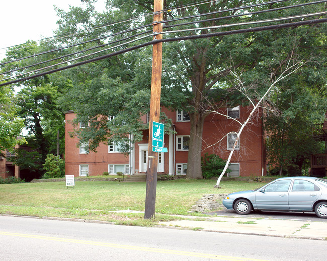 1424 Fulton Dr NW in Canton, OH - Foto de edificio - Building Photo