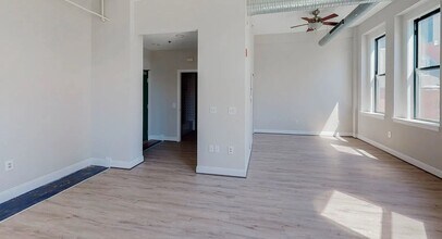 330 N Charles St in Baltimore, MD - Foto de edificio - Building Photo