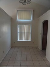 1811 Aruba Dr, Unit 4 in Edinburg, TX - Foto de edificio - Building Photo