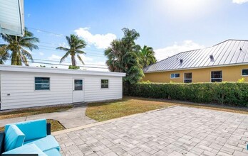 908 Prosperity Farms Rd in North Palm Beach, FL - Building Photo - Building Photo