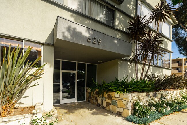 629 Idaho Ave in Santa Monica, CA - Building Photo - Building Photo