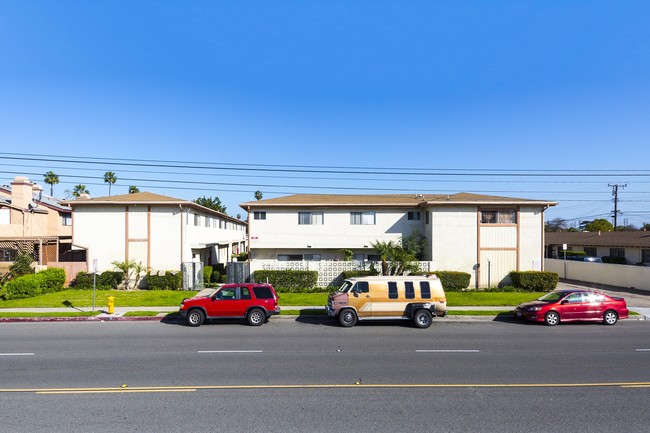 Dale Street Apartments in Garden Grove, CA - Building Photo - Building Photo