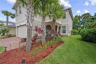 1813 NW Cataluna Cir in Port St. Lucie, FL - Building Photo - Building Photo