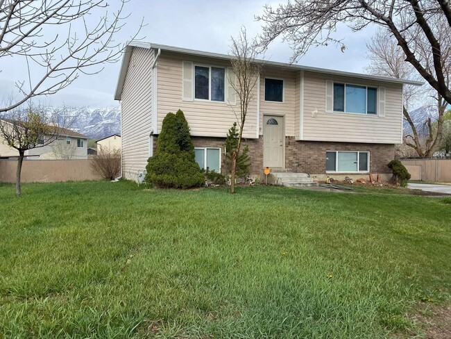 property at 858 Harbor Pky