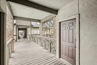 807 W 25th St, Unit 309 in Austin, TX - Foto de edificio - Building Photo