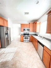 6155 Saddle Horse Ave in Las Vegas, NV - Foto de edificio - Building Photo