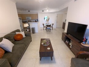 6801 SW 44th St in Miami, FL - Building Photo - Building Photo