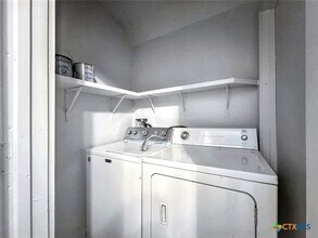 1108 W McCarty Ln in San Marcos, TX - Building Photo - Building Photo