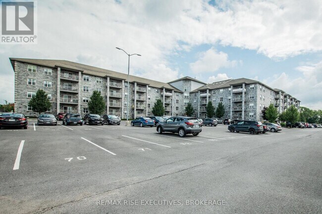 313-539 Armstrong Rd in Kingston, ON - Building Photo - Building Photo