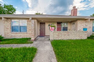 3906 Quiet Pl Dr in Houston, TX - Building Photo