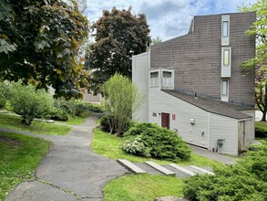 249 Burgundy Hill Ln in Middletown, CT - Building Photo - Building Photo