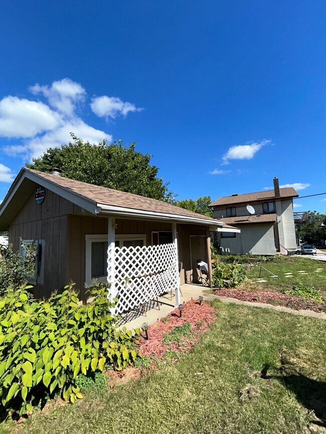 1406 Labelle Ave in Rockford, IL - Foto de edificio - Building Photo