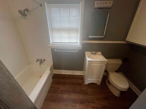 817 Moulton St E, Unit B in Decatur, AL - Foto de edificio - Building Photo