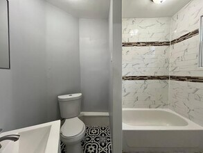 54 Harrison Ave, Unit 4 in Jersey City, NJ - Building Photo - Building Photo