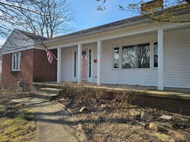 136 Crim St in Bowling Green, OH - Building Photo