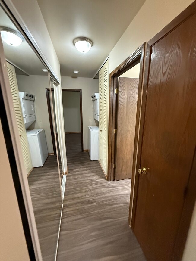 Willow Glen Apartments in Muskego, WI - Foto de edificio - Building Photo