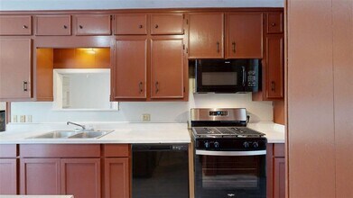 2009 Carter Creek Pkwy in Bryan, TX - Building Photo - Building Photo