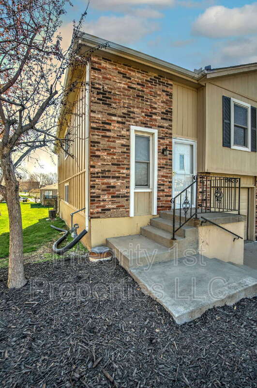 8635 N Hull Ave in Kansas City, MO - Building Photo - Building Photo