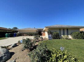 17784 Via Gracia in San Diego, CA - Building Photo