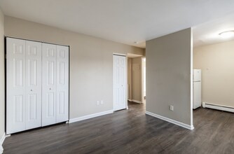 17020 Raupp Rd, Unit 203 - UPG in Melvindale, MI - Building Photo - Building Photo