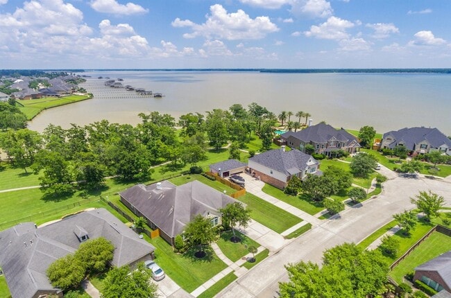 15914 Cedar Shores Ln in Houston, TX - Building Photo - Building Photo