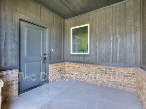 10904 Oak Holw Ln in Oklahoma City, OK - Building Photo - Building Photo