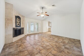 6215 Cheena Dr in Houston, TX - Foto de edificio - Building Photo