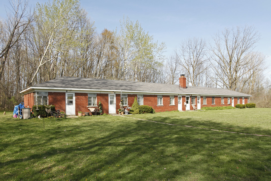 3650 S Morton Taylor Rd in Canton, MI - Foto de edificio
