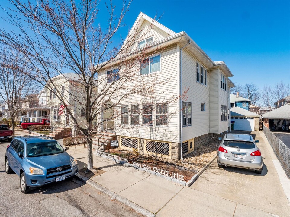 99 2nd St, Unit 1 in Medford, MA - Building Photo