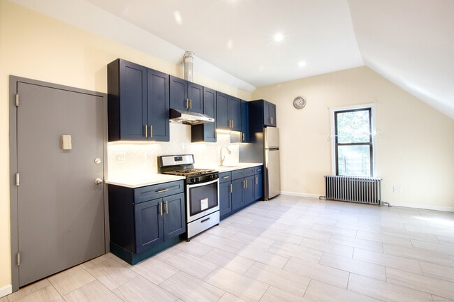 247 Willow St in Waterbury, CT - Building Photo - Building Photo